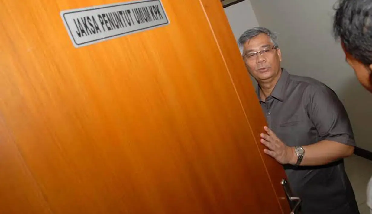 Akil mengaku siap dihukum mati jika terbukti bersalah. Namun, ia berdalih jika hakim tidak mungkin memberikan hukuman mati karena tersangka korupsi lain dengan nilai miliaran hanya dihukum maksimal 20 tahun saja (Liputan6.com/Miftahul Hayat)