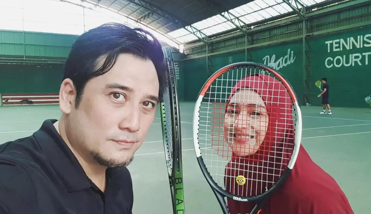 Meski menikah dalam usia yang masih muda, Cindy 21 tahun dan Tengku Firmansyah 22 tahun, tapi keduanya bisa menjaga komitmen dalam membina rumah tangga hingga kini. [Instagram/tengku_firmansyah]