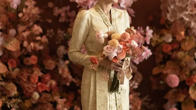 Anggun dan Berkelas, Intip 7 Model Kebaya Modern ala Enzy Storia (credit: instagram/enzystoria)