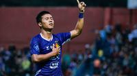 Sudah buka keran gol pertamanya, M. Khanafi siap bersaing dengan pemain asing Persik. (Bola.com/Gatot Sumitro)