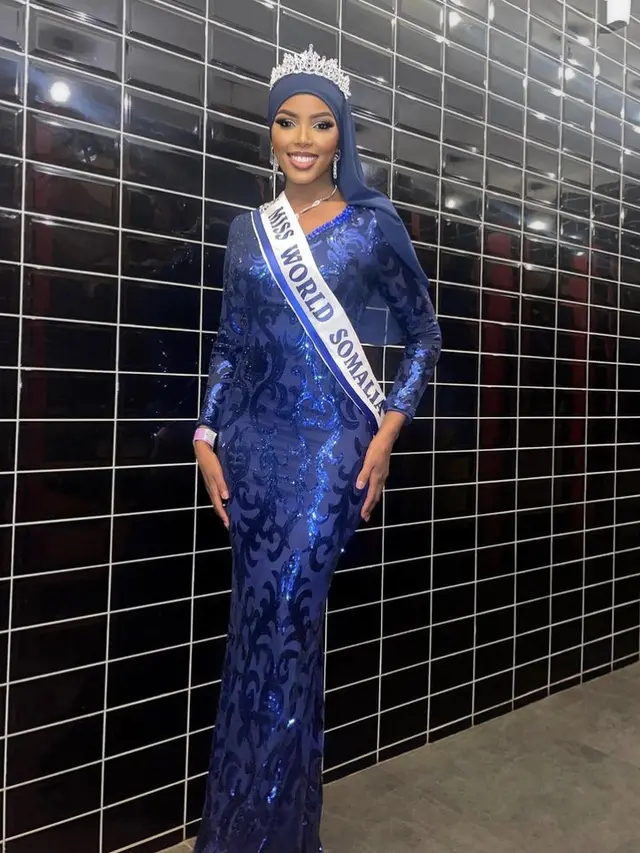 Khadija Omar, Perempuan Hijab Pertama yang Masuk ke 13 Besar Miss World/Instagram/khadija.omarr