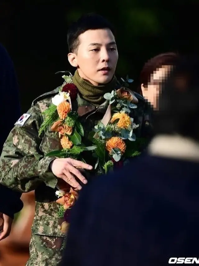Potret Terbaru G-Dragon Usai Wajib Militer (sumber: osen)