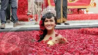 Mandi Kembang, Jupe Habiskan 25 Kilogram Mawar Merah
