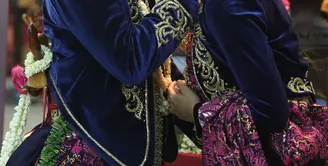 Manusia harus tetap berusaha ketika memilih jodohnya meskipun Tuhan telah mencatat siapa jodoh itu. Ridwan Ghani memilih dan mempersunting Adhitya Putri ternyata punya banyak alasan yang berlandaskan tuntutan Nabi Muhammad SAW.  (Nurwahyunan/Bintang.com)
