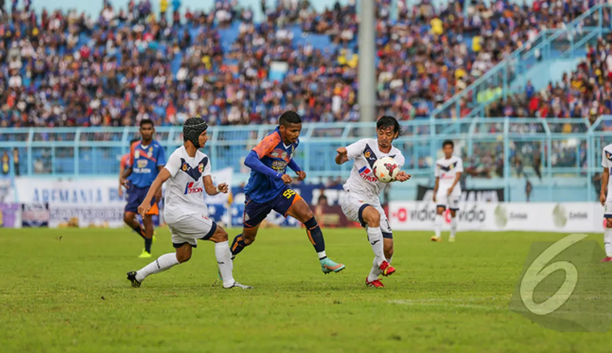 Stadion Kanjuruhan menjadi saksi laga antara Arema Cronus kontra Mitra Kukar di SCM Cup 2015, Minggu (18/1/2015). (Liputan6.com/Faizal Fanani)