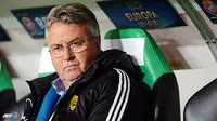 Pelatih Top Belanda Tinggalkan Anzhi Makhachkala