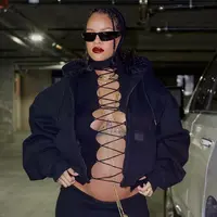 Rihanna sekali lagi jadi bahan perbincangan saat memperlihatkan baby bump bumpnya lewat unggahan foto di Instagram, Kamis (10/2/2022). (Instagram/badgalriri).