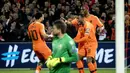 Selebrasi gol kedua Belanda lewat kaki Georgino Wijnaldum pada laga pembuka Grup C Kualifikasi Piala Eropa 2020 yang berlangsung di Stadion Faijenoord, Rotterdam, Jumat (22/2). Belanda menang 4-0 atas Belarusia. (AFP/Koen Van Weel)