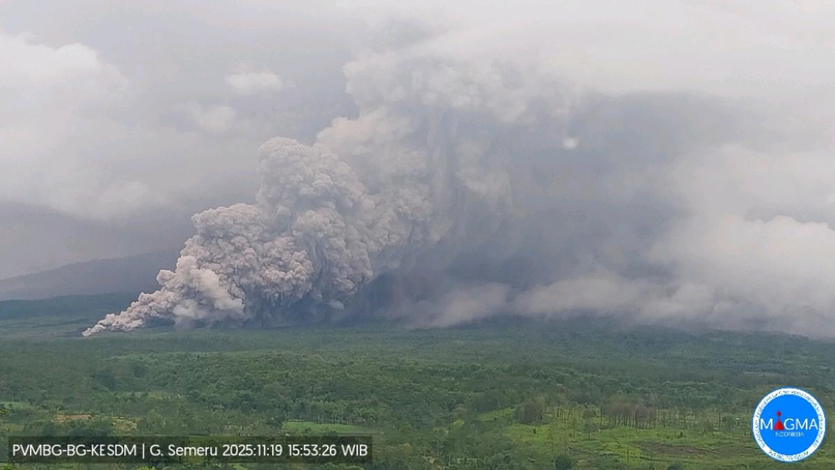 Gunung Semeru Meletus Dahsyat, Semburkan Abu Vulkanik Setinggi 2.000 Meter