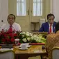 Presiden Joko Widodo memimpin rapat terbatas di Istana Kepresidenan Bogor, Jakarta, Selasa (4/2/2020). Jokowi menegaskan, pemerintah telah mengambil langkah-langkah tegas dalam mencegah penyebaran virus corona di Indonesia. (Liputan6.com/Faizal Fanani)