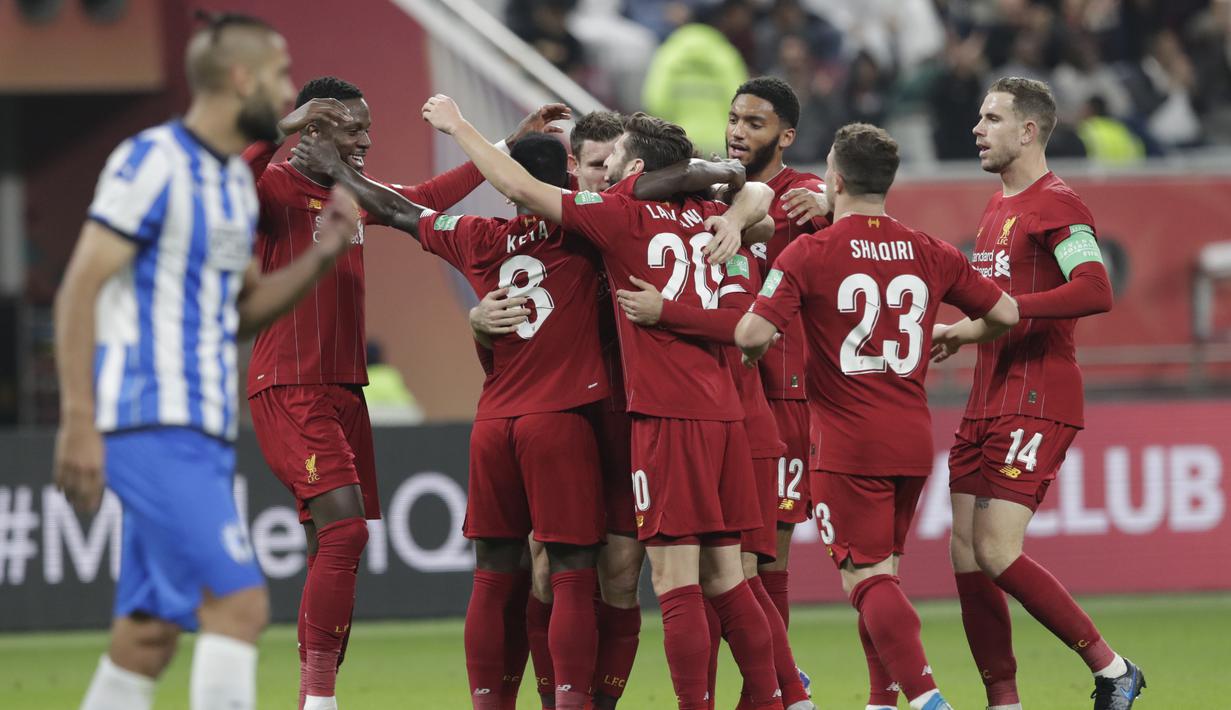 Pemain Liverpool merayakan gol yang dicetak oleh Naby Keita ke gawang Monterrey pada laga semifinal Piala Dunia Antarklub 2019 di Khalifa International Stadium, Qatar, Kamis, (19/12). Liverpool menang 2-1 atas Monterrey. (AP/Hassan Ammar)