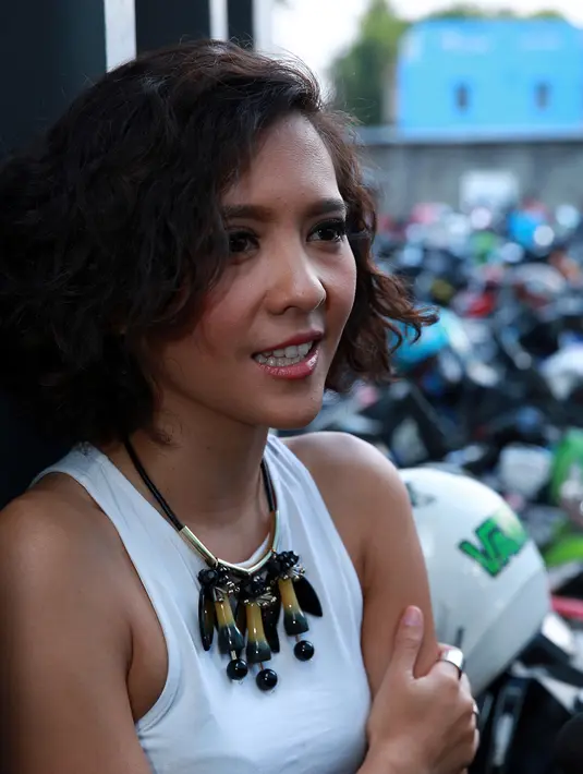 “Gue melihatnya lebih banyak hikmah. Semua sudah santai, gue lagi fokus sama pembuatan album. Gua juga lagi antusias sama Widi (produser). Tour juga lagi banyak," ungkap Lala. (Deki Prayoga/Bintang.com)