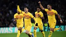 Pemain Barcelona termasuk Pedri dan Ferran Torres merayakan gol yang dicetak oleh Ronald Araujo di menit akhir saat melawan Real Sociedad (AFP)
