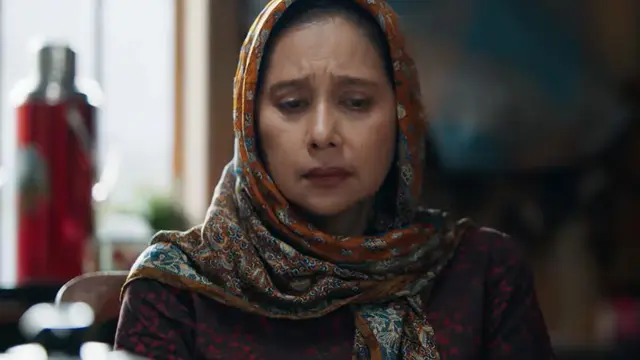 Ayu Azhari sebagai Fiqiah dalam film Suamiku Lukaku. (Foto: Dok. Sinemart Pictures)