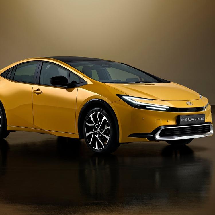 Toyota Perkenalkan Prius Hybrid Terbaru, Kapan Masuk Indonesia? - Mobil