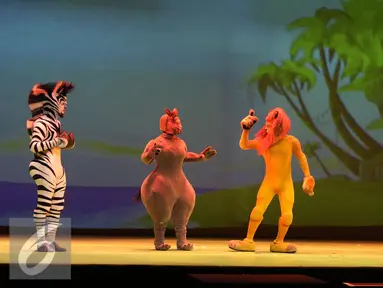Pertunjukan drama musikal Madagascar Live! di ICE BSD, Serpong, Tangerang (5/5). Pertunjukkan ini menghadirkan cerita persahabatan yang dibawakan oleh tokoh para hewan dari kebun binatang. (Liputan6.com/Herman Zakharia)