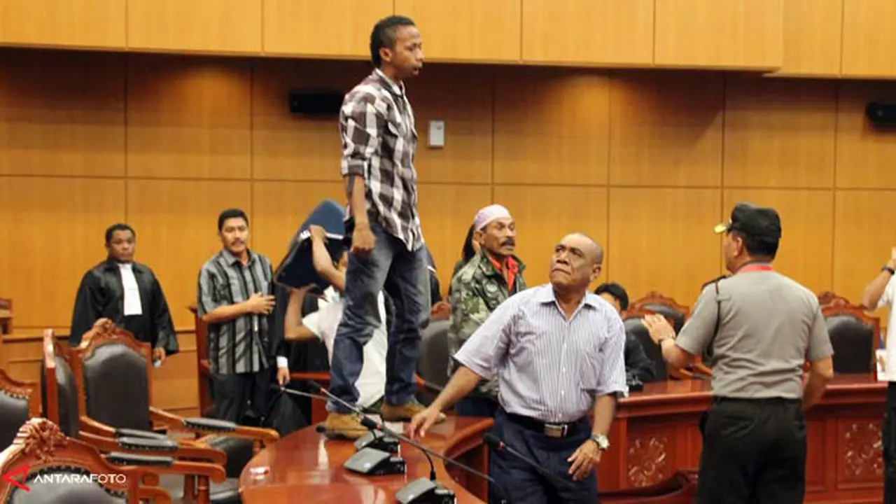 sidang-mk-131114c.jpg