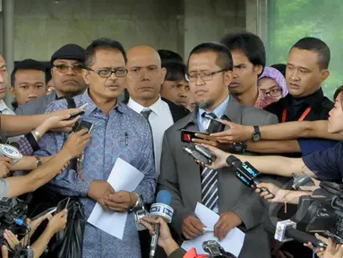 Forum Pengacara Konstitusi mendatangi kantor KPK terkait penetapan Bambang Widjojanto sebagai tersangka, Jakarta, Rabu (28/1/2015). (Liputan6.com/Andrian M Tunay)