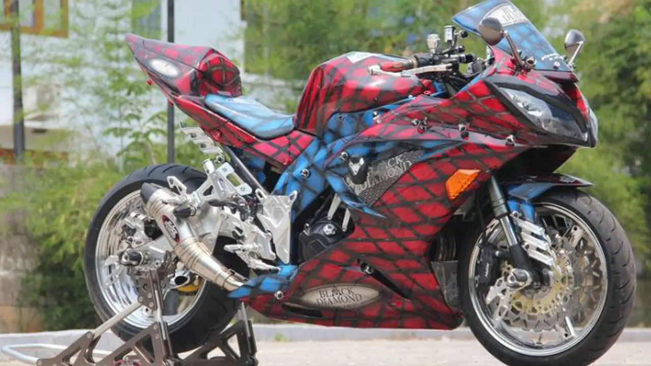 Kawasaki Ninja 250 Ini Penuh 'Sarang Laba-Laba'