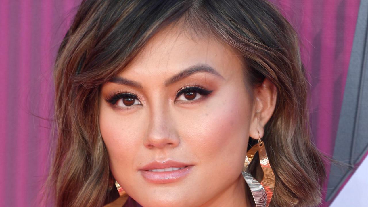 Agnez Mo Raih Piala iHeartRadio Music Awards 2019