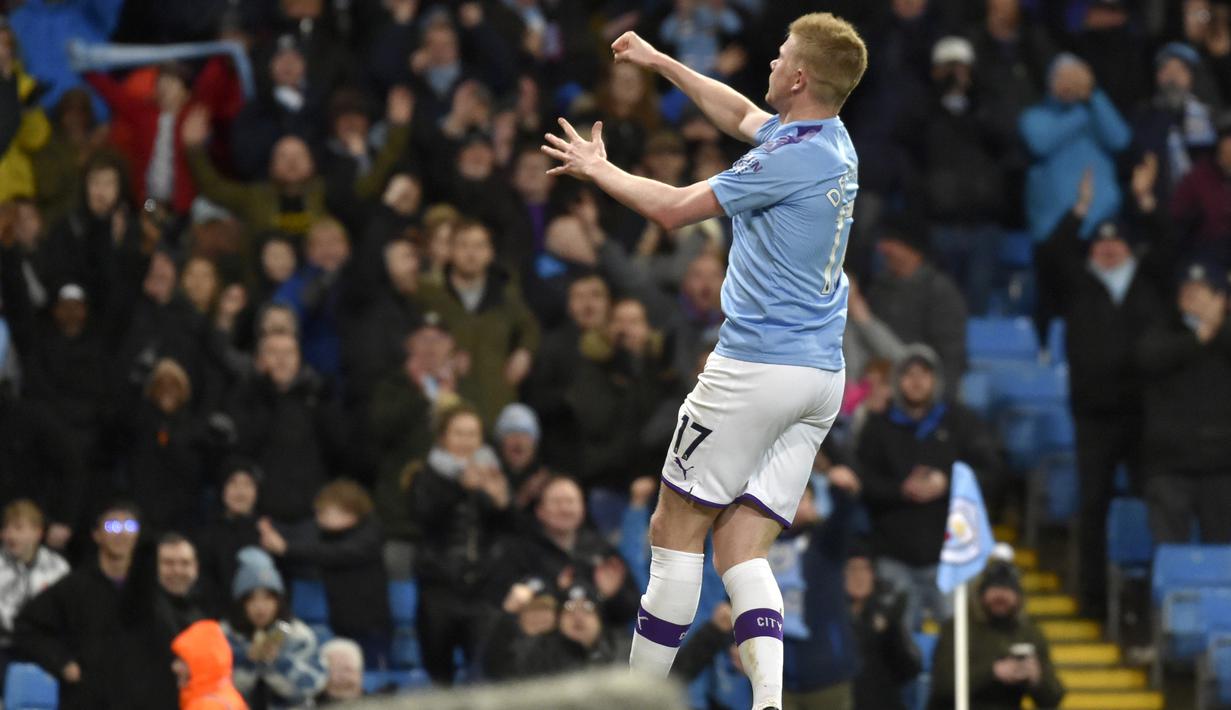 Gelandang Manchester City, Kevin De Bruyne berselebrasi usai mencetak gol ke gawang West Ham pada pertandingan lanjutan Liga Inggris di stadion Etihad di Manchester, Inggris, Rabu (19/2/2020). City menang atas West Ham 2-0. (AP Photo/Rui Vieira)