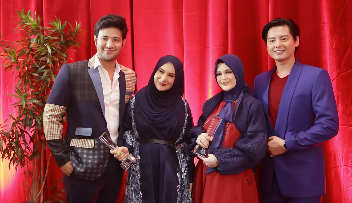 Cut Meyriska dan Roger Danuarta di acara IFA 2020. (Bambang E Ros/Fimela.com)