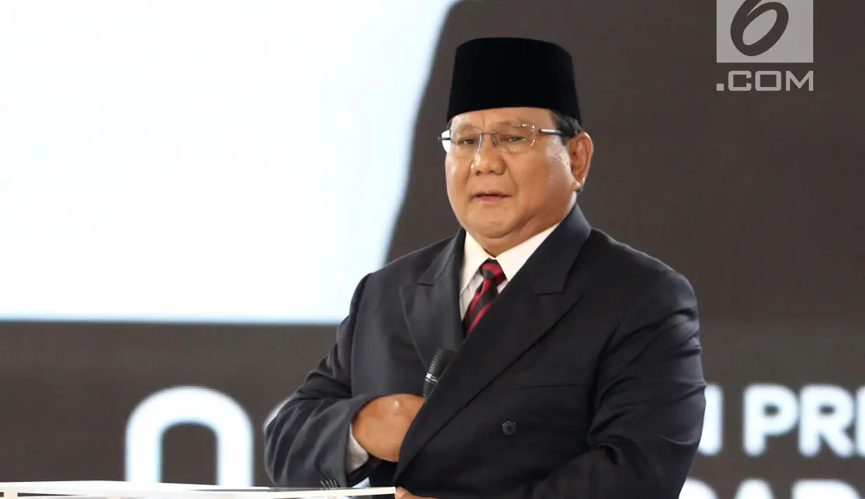 Capres nomor urut 02 Prabowo Subianto saat tanya jawab dalam debat keempat Pilpres 2019 yang diselenggarakan KPU di Hotel Shangri-La, Jakarta, Sabtu (30/3). Debat kali ini mengangkat tema tentang ideologi, pemerintahan, pertahanan dan keamanan, serta hubungan internasional. (Liputan6.com/JohanTallo)