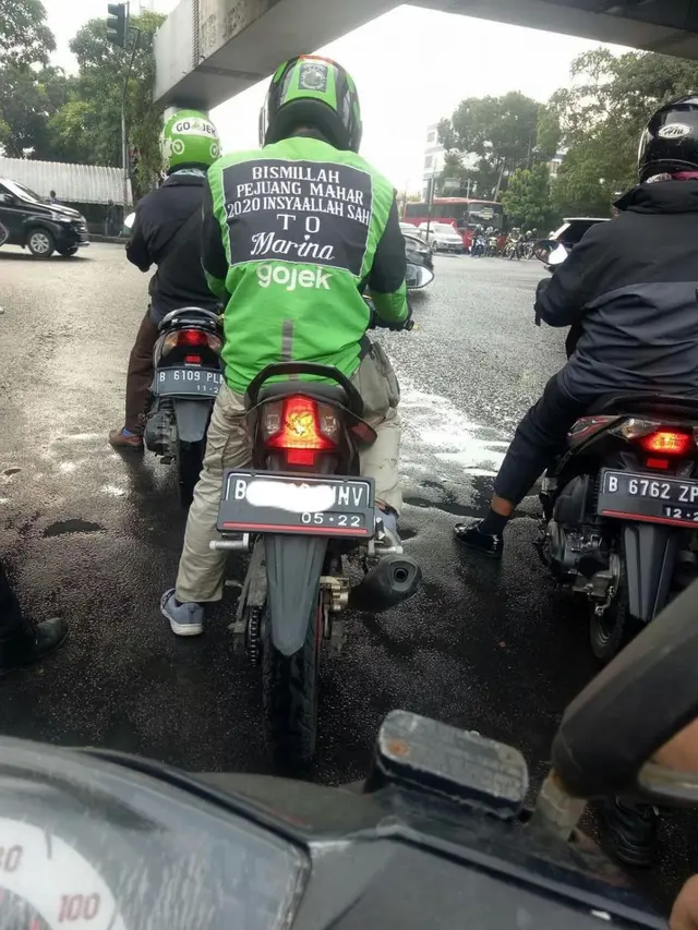 6 Quotes Unik dari Driver Ojek Online Ini Bikin Penumpang Senyum