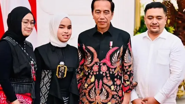 Putri Ariani didampingi orangtua bertemu Presiden Jokowi di Istana Negara Jakarta, pekan ini. (Foto: Dok. Instagram @jokowi)