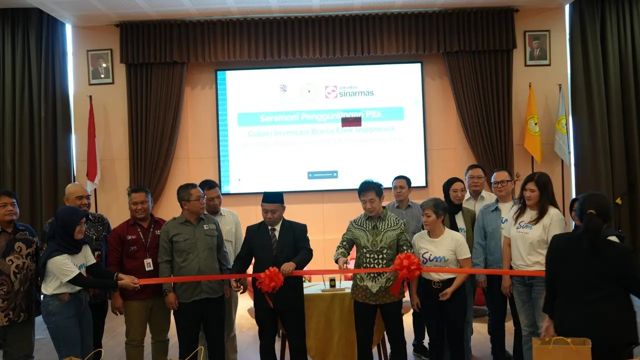SimInvest (Sinarmas Sekuritas) bersama Bursa Efek Indonesia meresmikan galeri investasi di Fakultas Ekonomi Universitas Jenderal Soedirman (Unsoed) pada Selasa (26/9/2023). (Dok Sinar Mas)