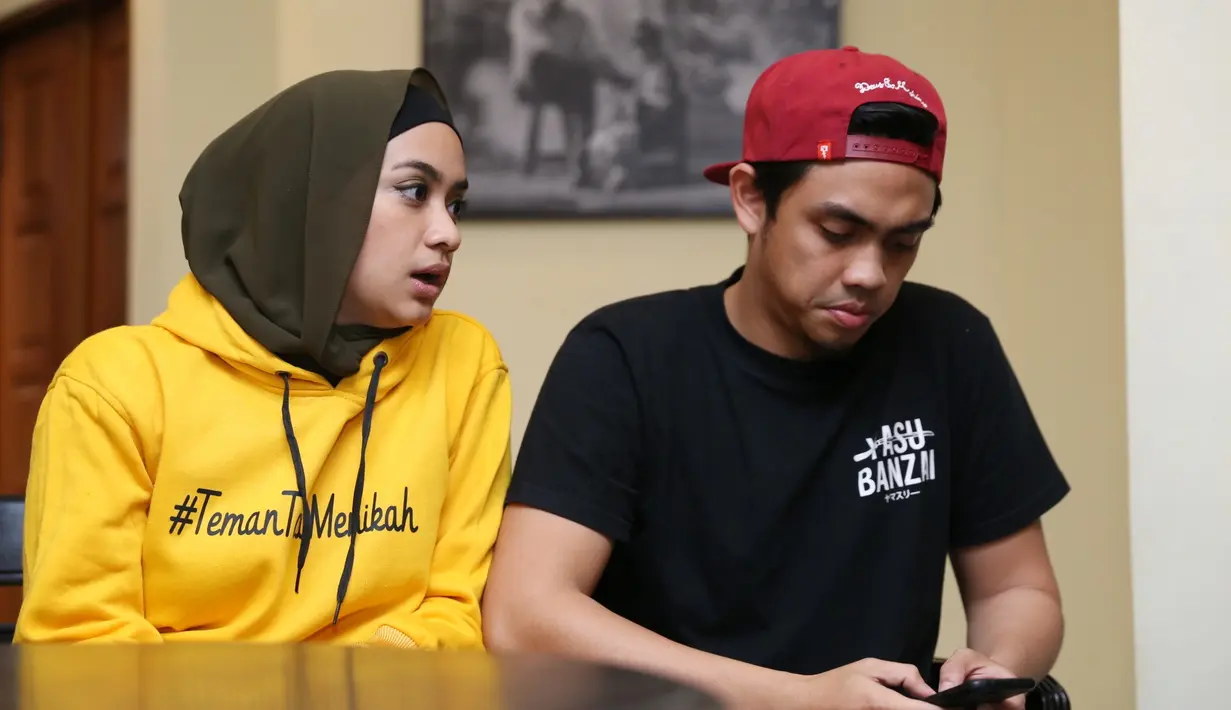 Saat menggelar gathering Selasa (6/3/2018), beberapa pemain dikenalkan pada media. Seperti dikenalkan lebih dulu sebelumnya, film ini dibintangi oleh Adipati Dolken dan Vanesha Presscillia serta Beby Tsabina. (Nurwahyunan/Bintang.com)