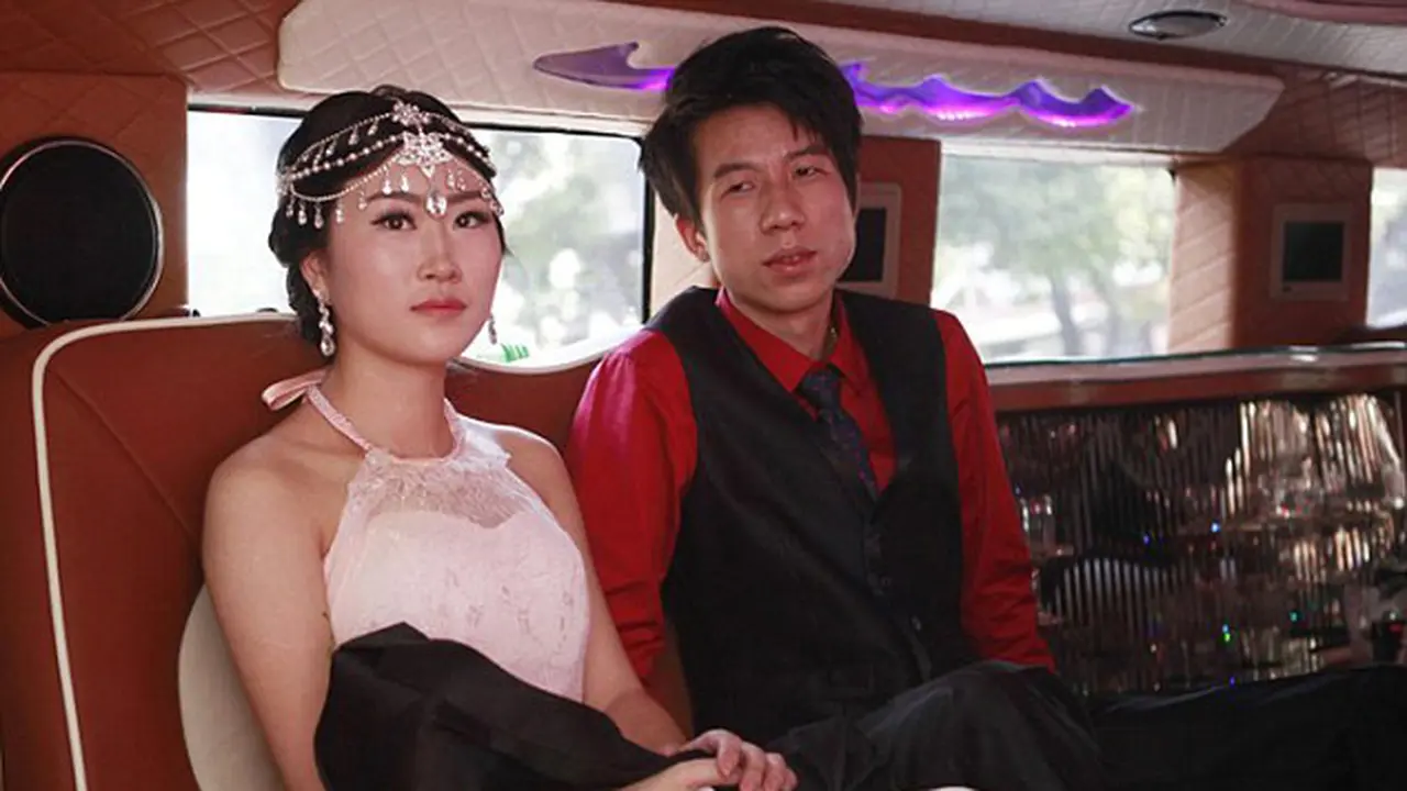 Pengantin yang bagi-bagi angpau Rp 1,9 triliun (Daily Mail)