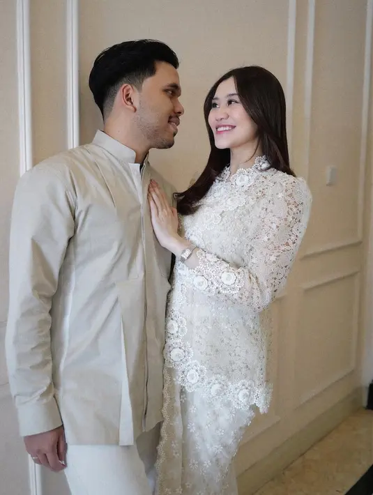 Aaliyah Massaid tampil menawan dengan busana Lebaran yang sangat feminin. [Foto: Instagram/ Aaliyah Massaid]