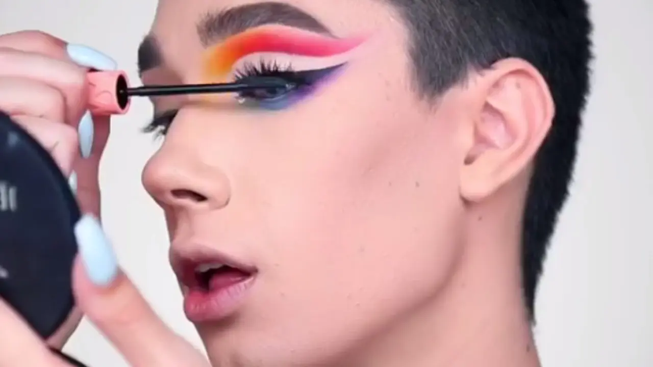 Sederet Cowok yang Miliki Skill Makeup Sempurna