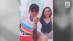 Younglex punya cara yang terbilang gombal saat akan mengecup pacar barunya, Kathy Indera.
