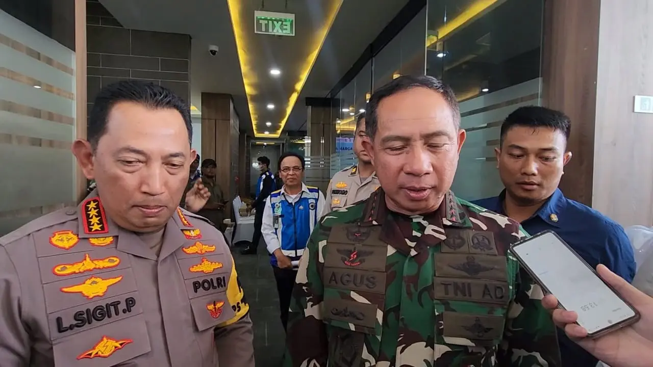 Panglima TNI Jenderal Agus Subiyanto (kanan) (Bachtiarudin Alam/Merdeka.com)