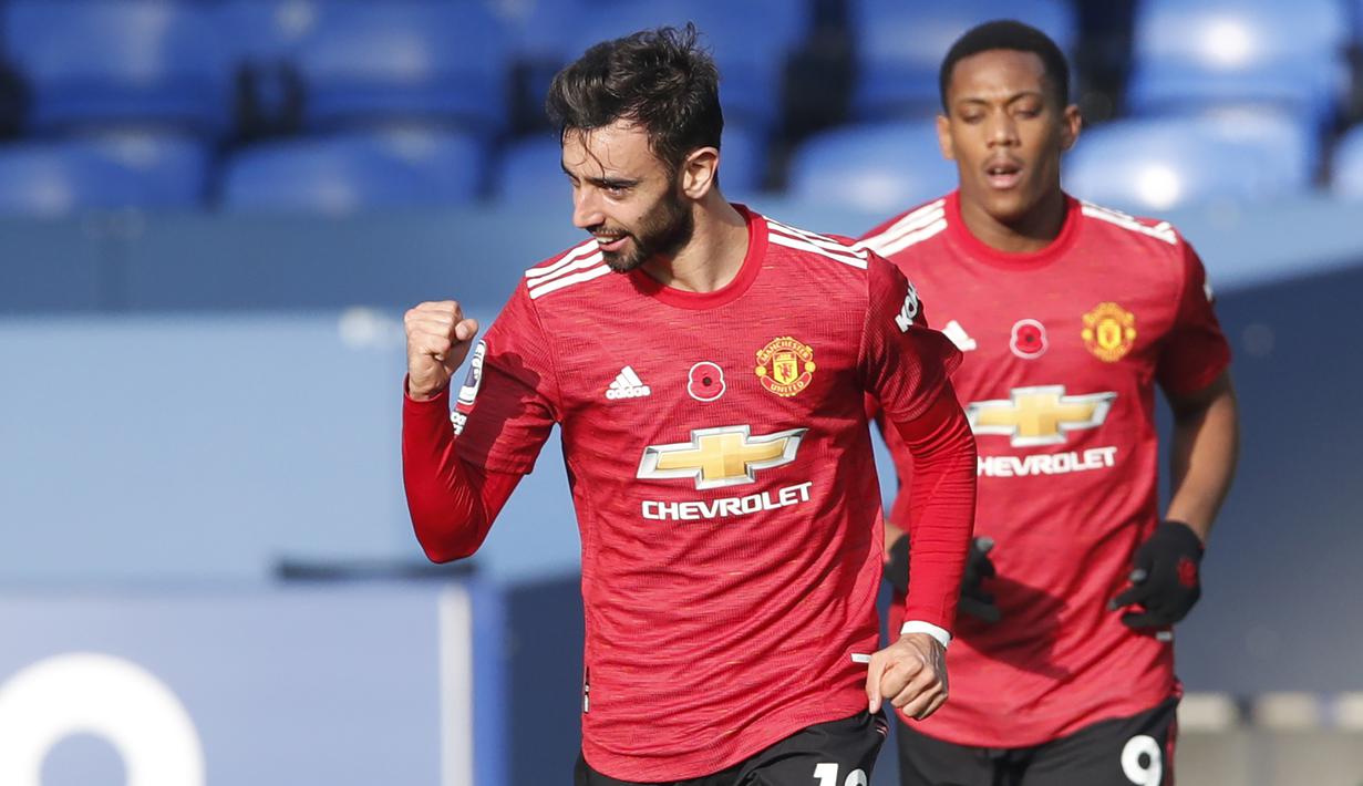 Everton vs Manchester United, (9/11/2020). Bruno Fernandes membuat 2 gol dan 1 assist. Manchester United menang 3-1 setelah tertinggal 0-1. (Pool via AP/Clive Brunskill)