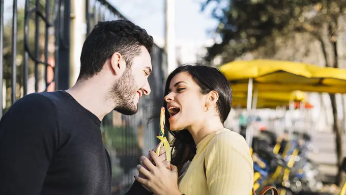 Flirting Style Ala Gen Z vs Millennials, Siapa yang Lebih Jago Bikin Baper? (photo by freepik.com)