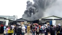 Pabrik di Tangerang Ludes Terbakar, Ratusan Buruh Panik Berlarian