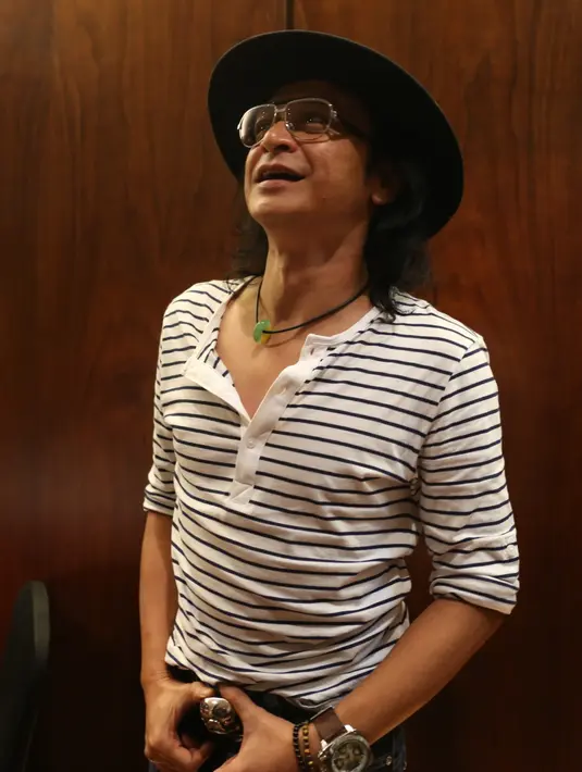 Andi menambahkan, bahwa buah hatinya sekarang ini sedang sibuk membantu para korban bencana alam yang terjadi di Amerika Serikat beberapa waktu lalu. (Nurwahyunan/Bintang.com)