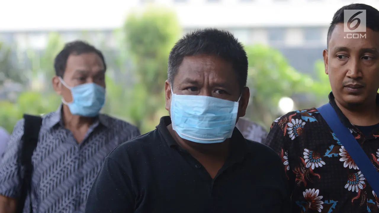 Kenakan Masker, Hakim PN Balikpapan yang Terjaring OTT Tiba di KPK