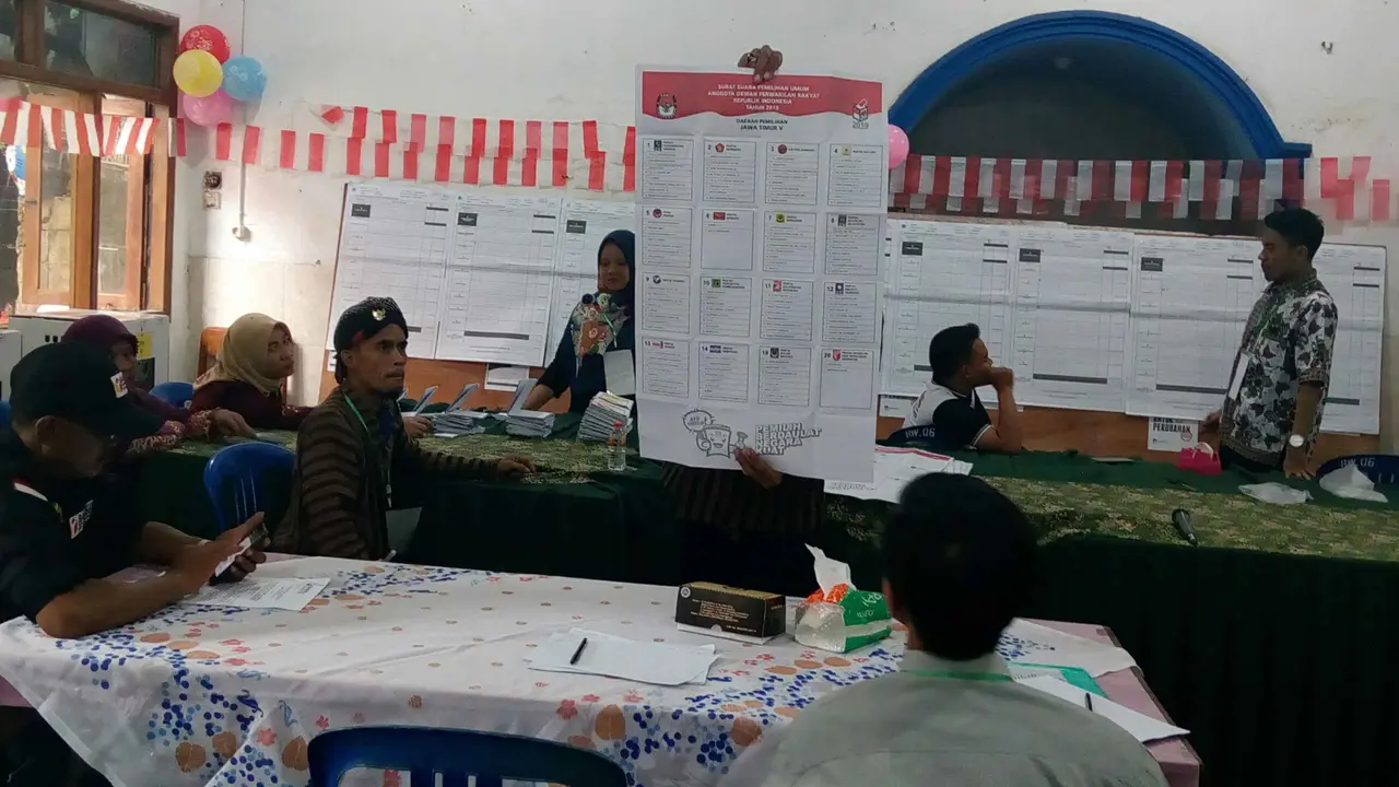Cokelat dan Makanan Gagal Rayu Pemilih Datang Coblos Ulang di TPS Kota Malang