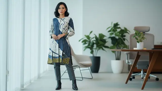 8 Model Atasan Batik Kantor 2026, Pilihan Stylish untuk Tampilan Profesional dan Tetap Elegan