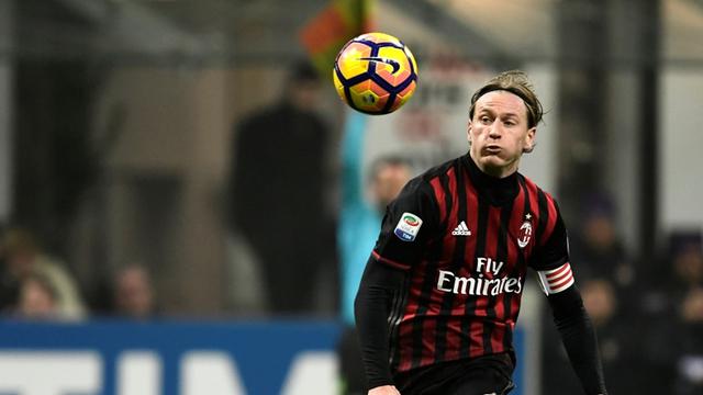 Bek Ac Milan Pakai Kaca Mata Seperti Edgar Davids Bola Liputan6 Com
