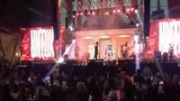 Gambar tangkapan video viral konser musik yang digelar di Rumah Sakit Umum Daerah (RSUD) Bangil, Pasuruan, Jawa Timur. Konser tersebut digelar di dekat gedung poli jantung dan IGD. (sumber: YouTube).