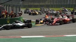 Suasana balapan F1 GP Belgia di di Sirkuit Spa-Francorchamps, Minggu (28/8/2016). Lewis Hamilton mengawali balapan dari posisi ke-21 dan menyelesaikan balapan di podium ketiga. (AFP/John Thys)