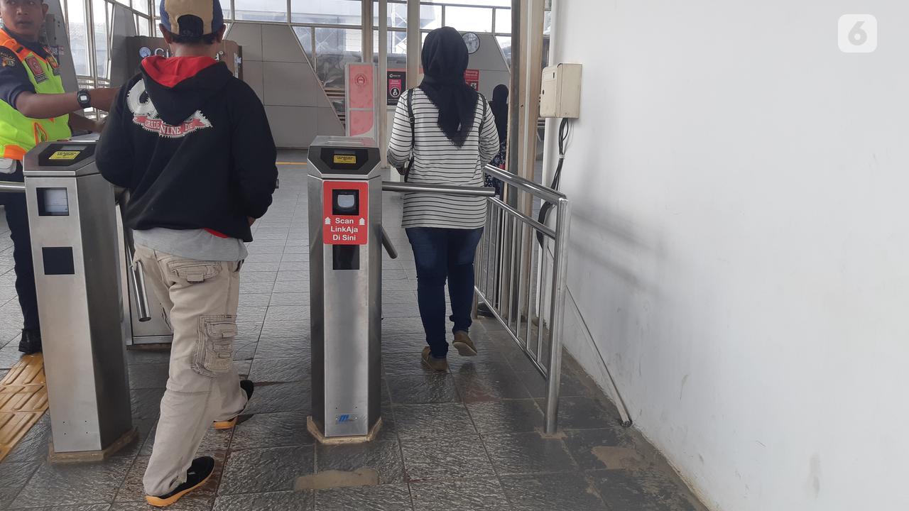 Pembayaran commuter line menggunakan aplikasi LinkAja