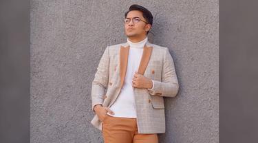 Potret Ihsan Tarore Seorang Penyanyi Sekaligus Aktor Di Pintu Berkah Indosiar News Entertainment Fimela Com