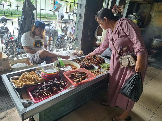 10. Wisata Kuliner di Pasar Tradisional atau Kaki Lima