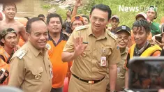 Seorang warga Bangka Belitung bernama Ain (53) datang menemui Ahok di Balai Kota DKI Jakarta untuk mengadukan bencana banjir di Bangka Belitung.